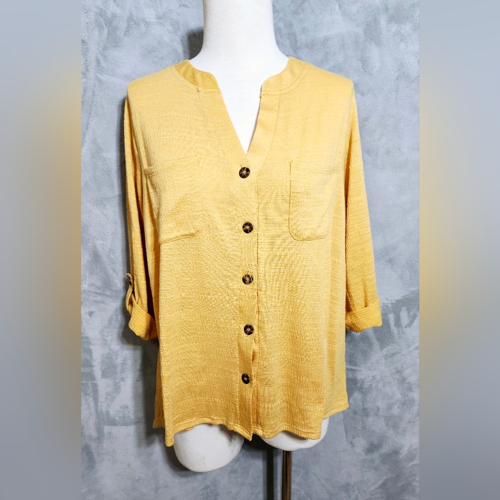 Cable & Gauge button up v neck top Women's Size Medium Pockets Stretch